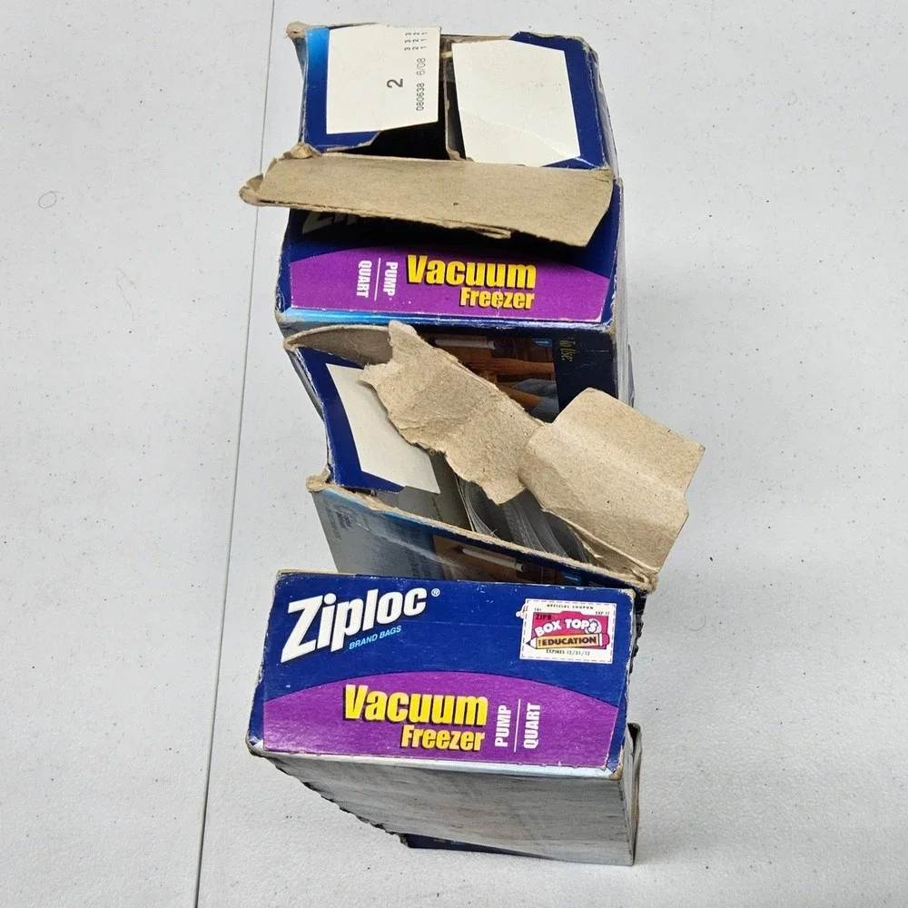 Ziploc Vacuum‎ Starter Kit Manual Pump 4 Boxes Quart Freezer Bags Blue White